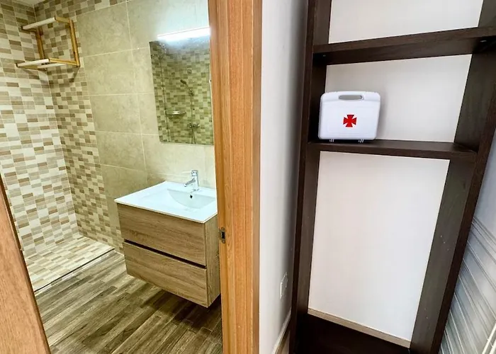 A 2 Min De La Playa Tren Directo Nuevo Y Comodo Apartment